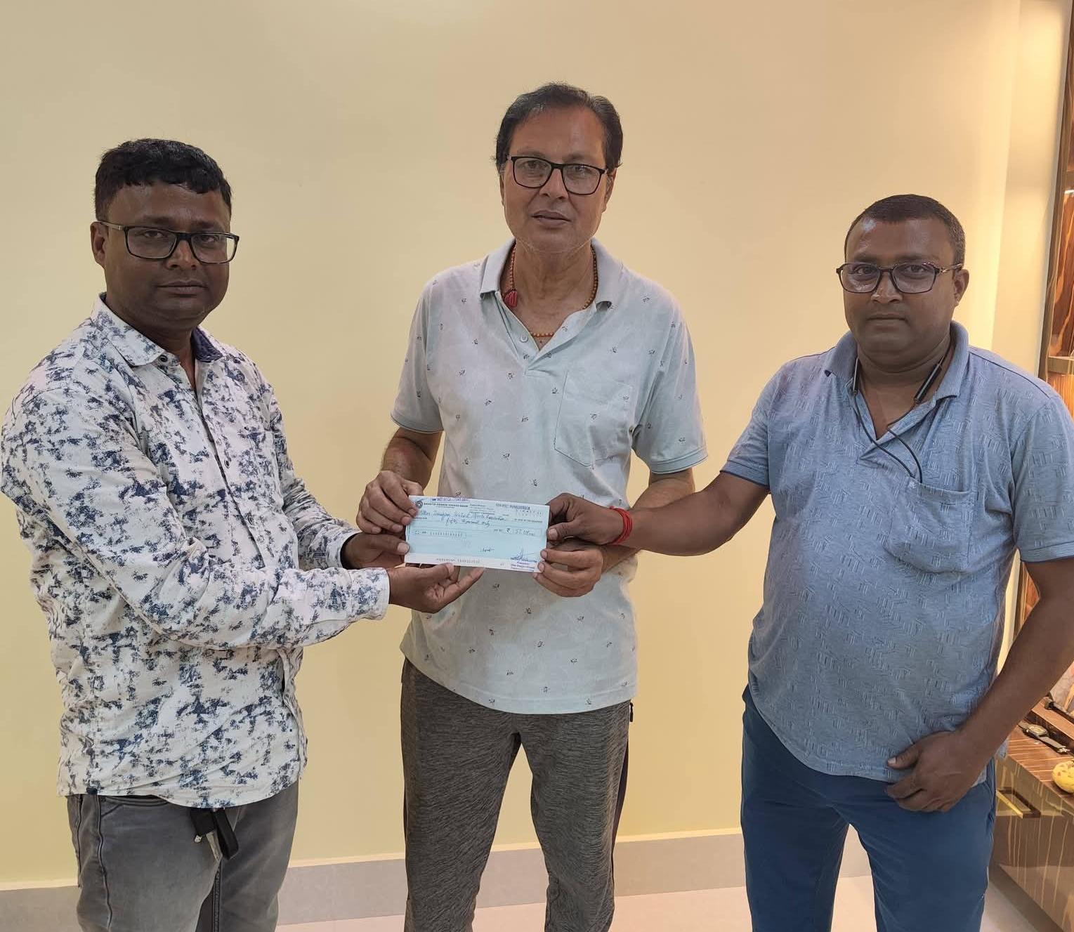 রায়গঞ্জ স্টেডিয়ামের ক্ষতিপূরণে ৫০ হাজার টাকার চেক দিল জাতীয় কংগ্রেস