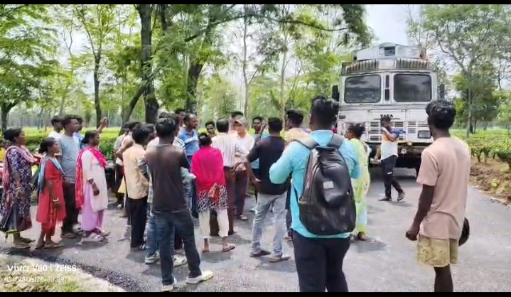 ভোট মিটতেই নির্মায়মান রাস্তা নিয়ে স্থানীয়দের ক্ষোভের মুখে ঠিকাদার সংস্থা