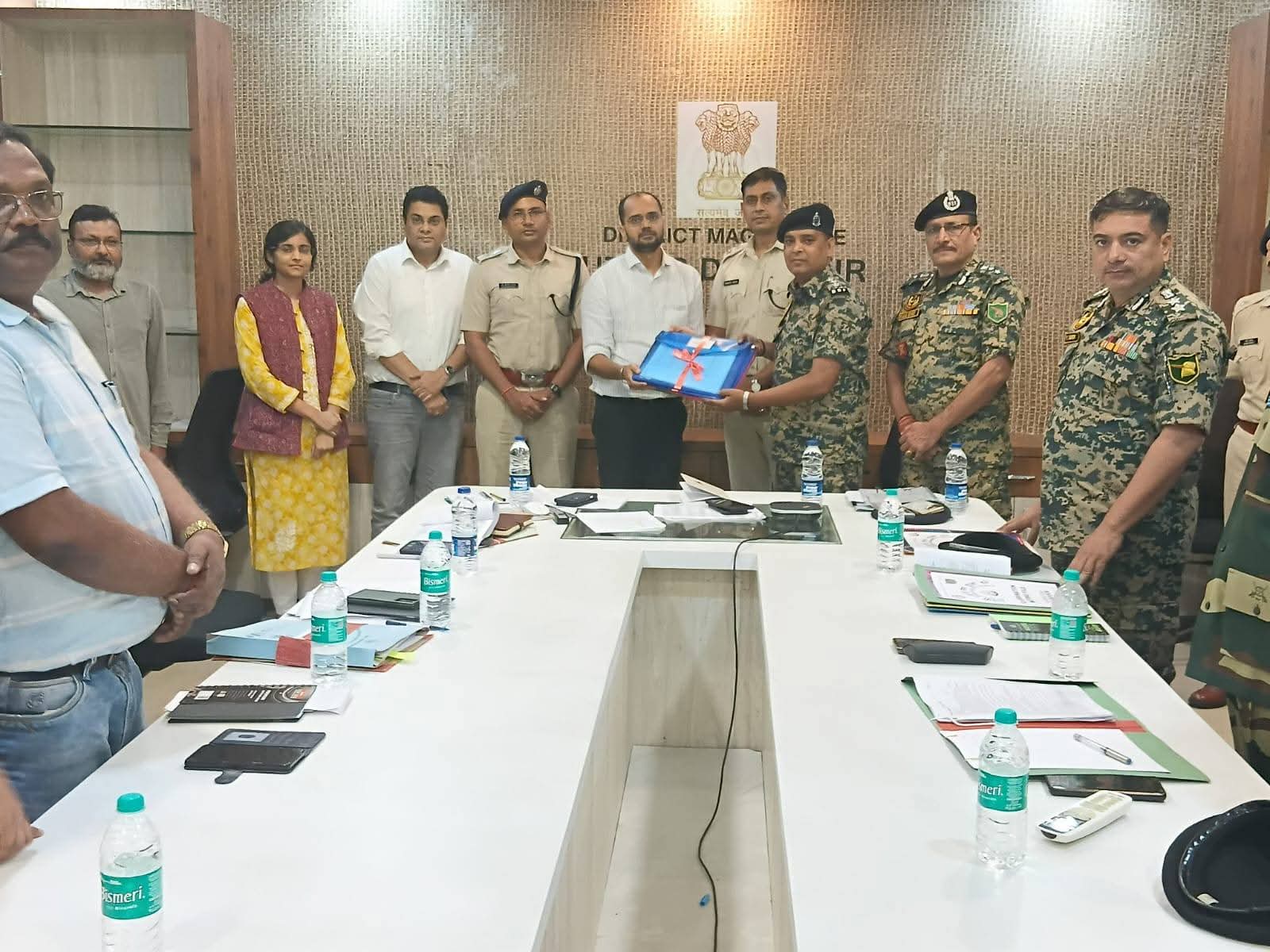 উত্তর দিনাজপুরে প্রশাসন BSF সমন্বয় বৈঠক, সীমান্ত সুরক্ষায় তুলে দেওয়া হল ৩৬২ একর জমির খতিয়ান