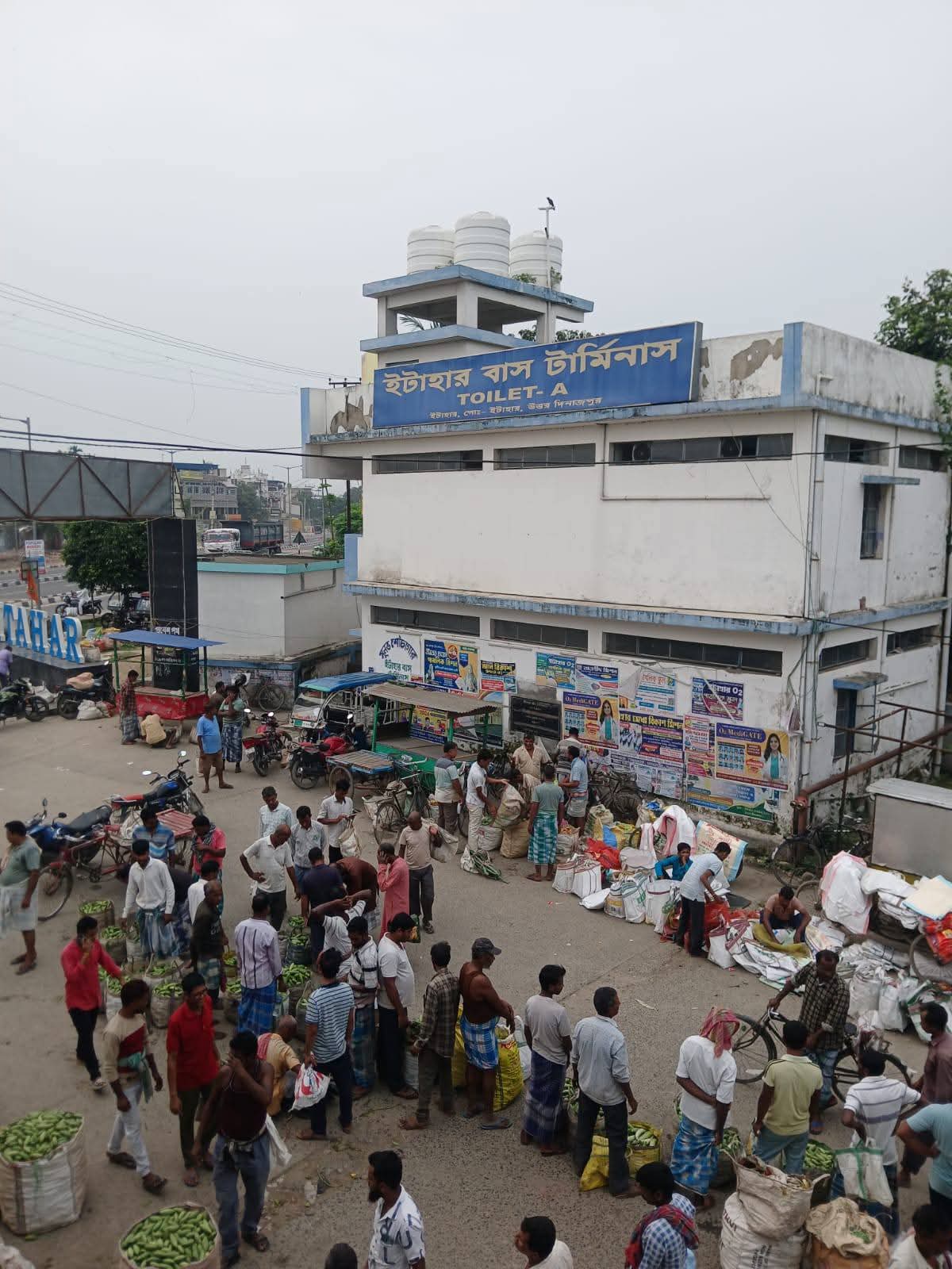 ইটাহার বাসস্ট্যান্ডে বাজার, জাতীয় সড়কে বাস দাঁড়াতে নিষেধ! যাত্রী পরিষেবা নিয়ে প্রশ্ন, সরব বাস মালিক সংগঠন