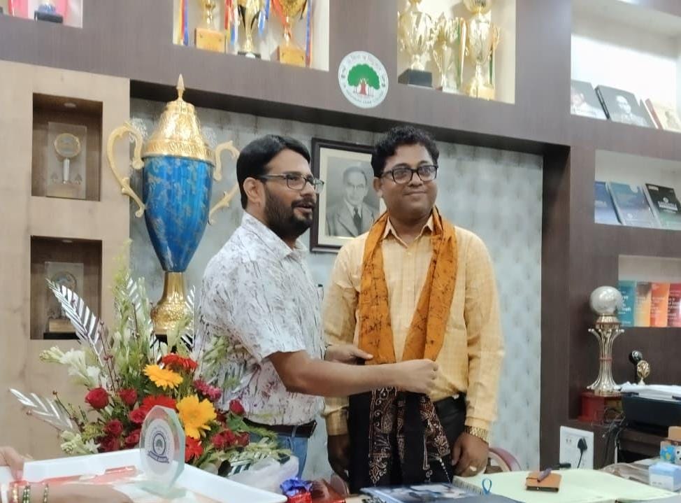 জটিলতা কাটল,ইটাহার কলেজের নতুন অধ্যক্ষ হিসেবে যোগ দিলেন ড. অমিত ভৌমিক