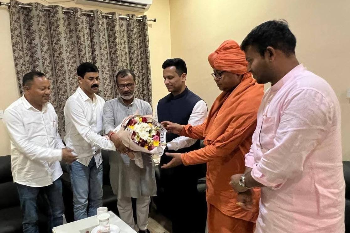 নতুন জেলা শাসককে সংবর্ধনা, উপস্থিত সাংসদ-মন্ত্রী-বিধায়কেরা
