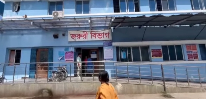 সাপে কাটা শিশুর হাসপাতালে মৃ@ত্যু নিয়ে ক্ষোভ অবিভাবকদের, পরে অভিযোগ